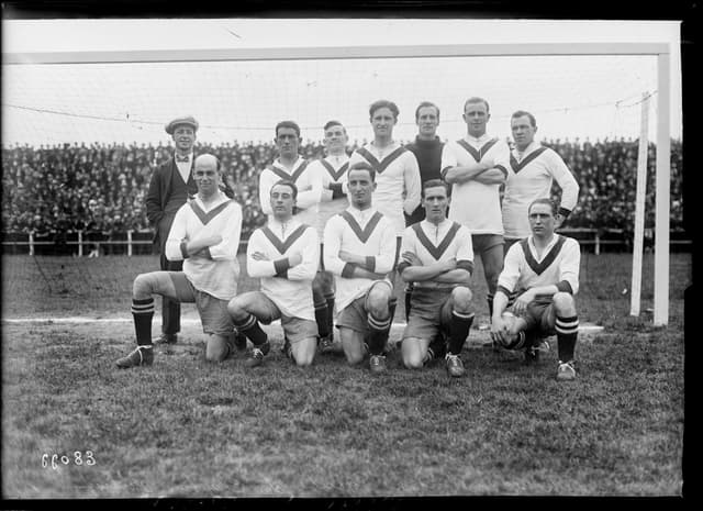An English Club in Paris, May 1921, Agence Rol