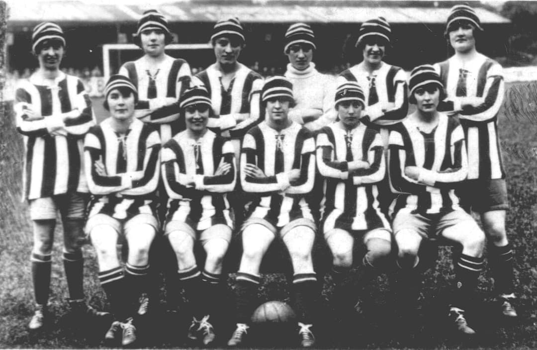 The Dick, Kerr Ladies (team photograph), period photograph