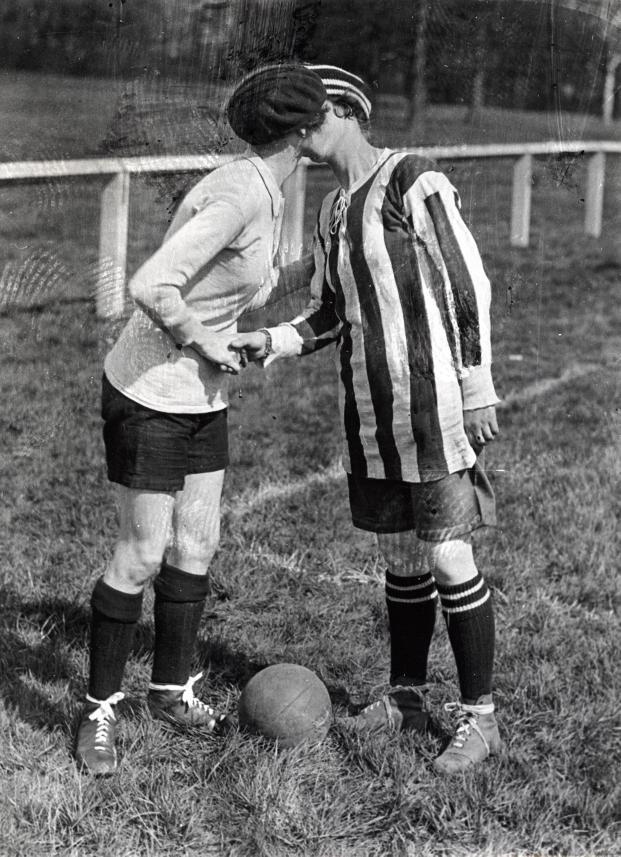 The Pre-Match Kiss — press photograph, press photograph, c. 1921